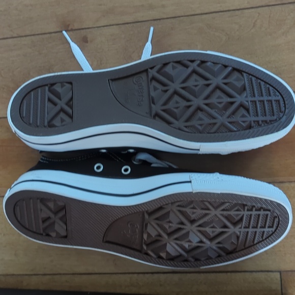 Converse - Picture 2 of 3